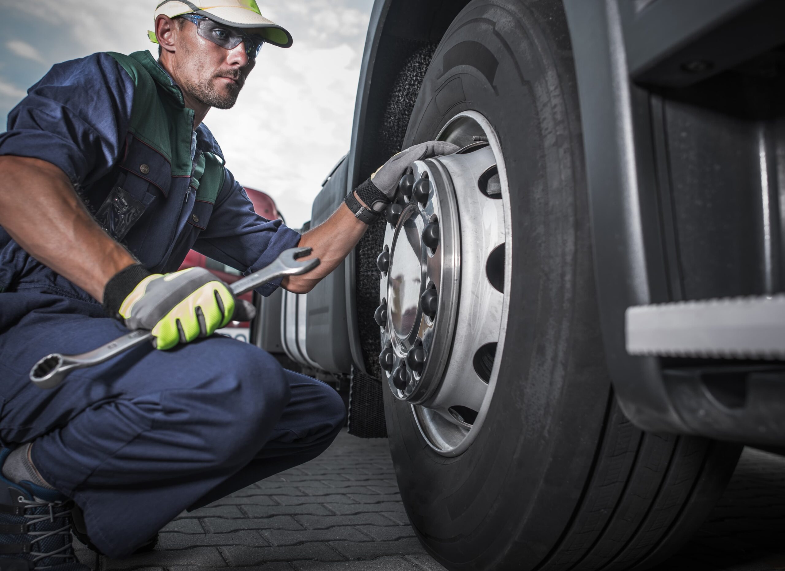 Singh Truck Repair logo